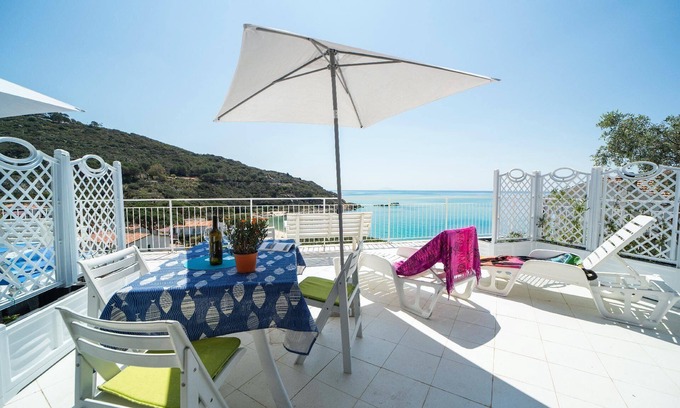 Cavoli Apartment | Cozy Cavoli Holiday Apartment for Up to 4 Guests