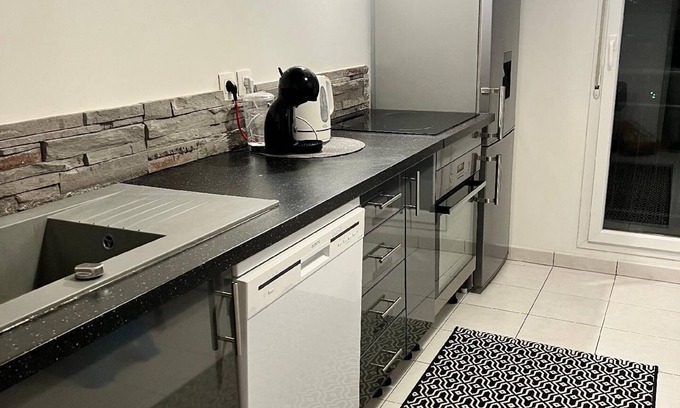 Cergy Apartment | Cozy Holiday Apartment in Cergy for Two with Kitchen Access