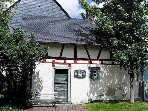 Irmenach Apartment | Pet-Friendly Holiday Apartment "Cornflower" for Families