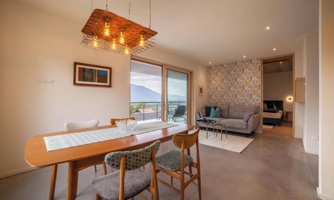 Cermes Apartment | Mountain View Holiday Apartment "Das Eckige" - Pets Welcome!