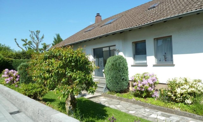 Daun Apartment | Cozy Holiday Apartment in Daun for 2 with Kitchen & Breakfast