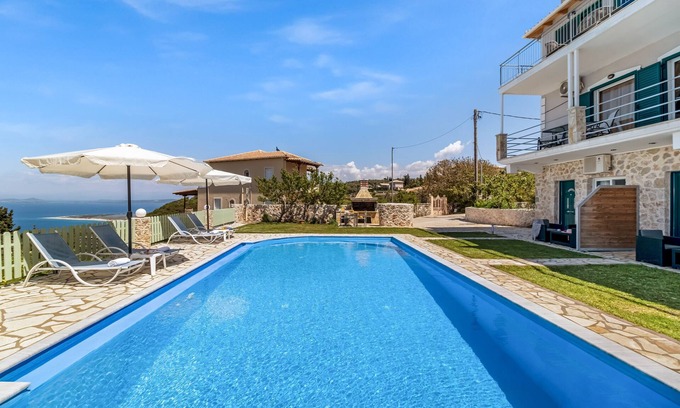 Tsoukaladhes Apartment | Sea View 'Deluxe King Suite 5' with Pool & Wi-Fi