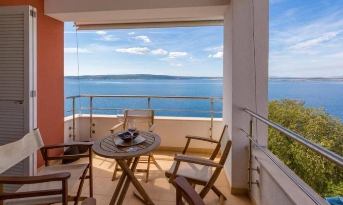 Crikvenica Apartment | Comfortable Holiday Apartment in Dramalj for Up to 5 Guests