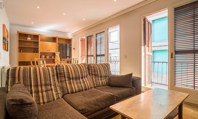 Canet de Mar Apartment | Canet Beach 1 Apartment with Balcony & Ocean View Amenities