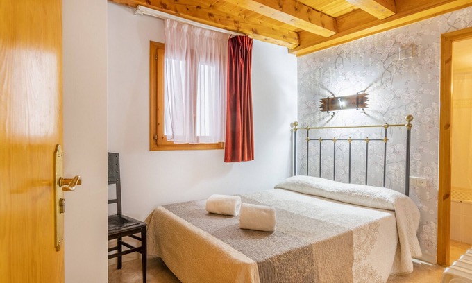 Les Iglesies Apartment | Mountain View Holiday Apartment "Casa Batlle Ginebro" Awaits