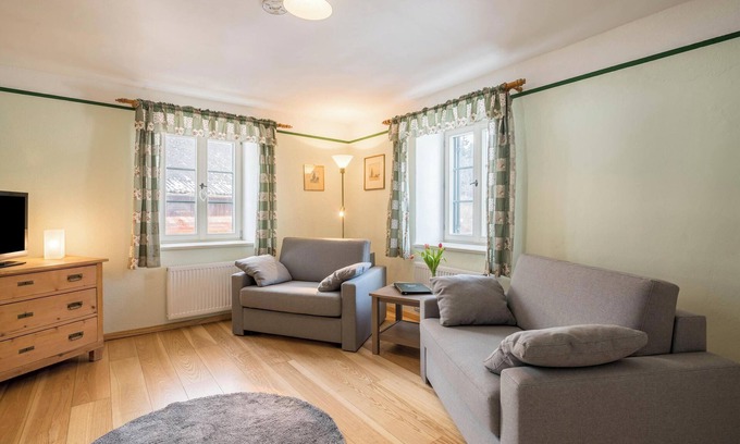 Seeshaupt Apartment | Discover Försterstüberl: Wi-Fi, Terrace & Pet-Friendly Stay