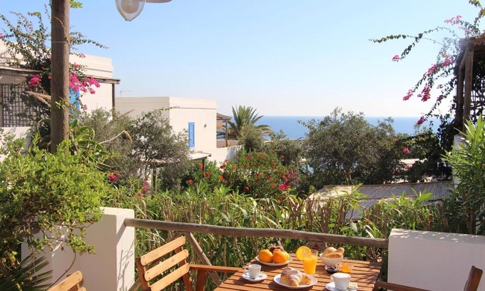 Marettimo House | Cozy Holiday Apartment in Favignana with Pool & Kitchen
