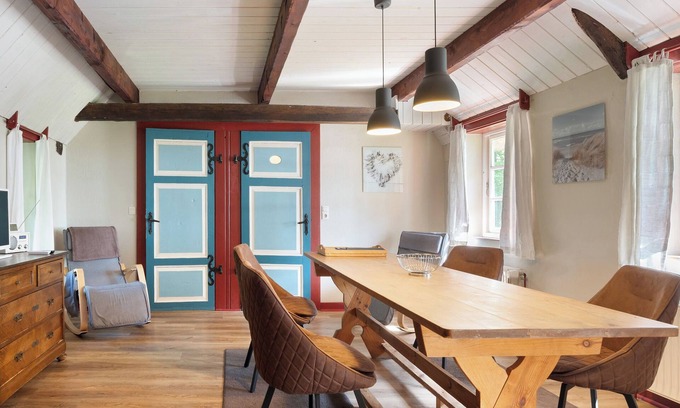 Oldenswort Apartment | Relaxing Apartment 'Fewo 2 - Pohns Warft' with Ocean View