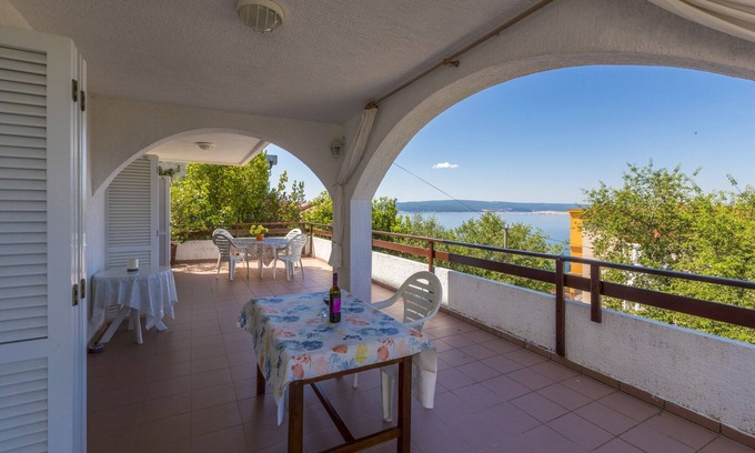 Klanfari Apartment | Oceanfront Holiday Apartment with Spa and Breakfast Included