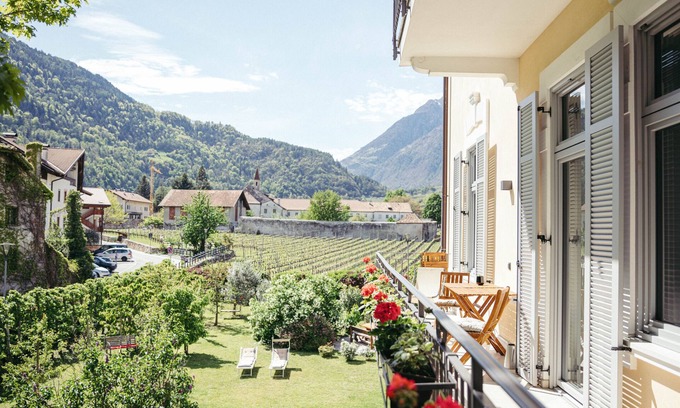 Lagundo Apartment | Mountain View Apartment with Shared Garden and Wi-Fi Access