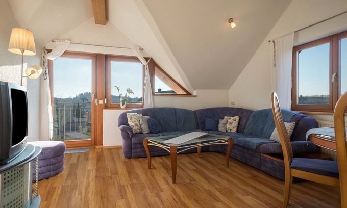 Goppertsweiler Apartment | Scenic Holiday Apartment “Friedrichshafen” by Lake Constance