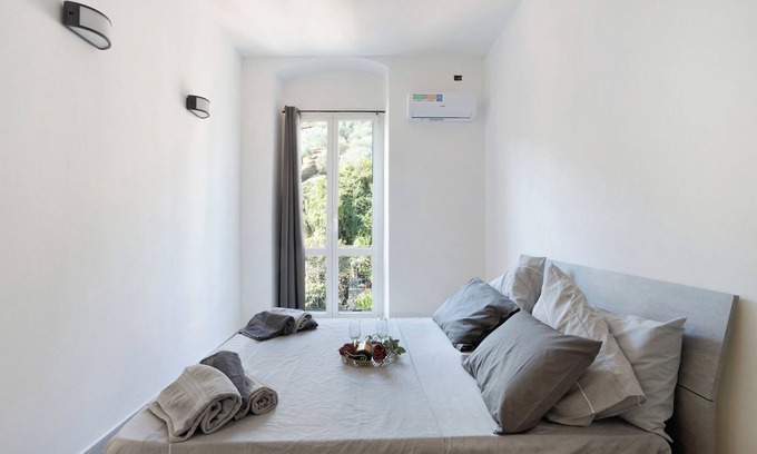 La Spezia Apartment | Inviting Holiday Apartment "Grecale" with Balconies & Wi-Fi