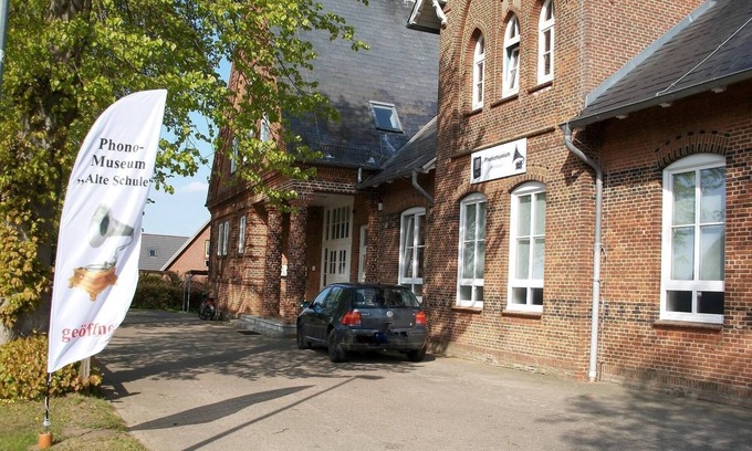 Seeholz Apartment | Cozy Holiday Apartment in Holzdorf with Kitchen & Breakfast