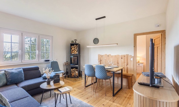 Eslohe Apartment | Inviting Holiday Apartment "Homertstuebchen" with Garden Oasis