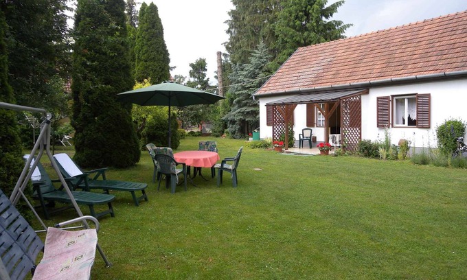 Balatonbereny Apartment | Cozy Holiday Apartment with Garden & Barbecue for Families