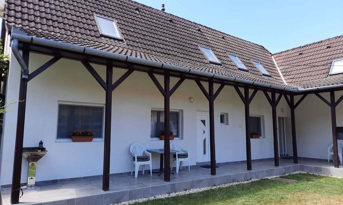 Balatonboglar Apartment | Cozy Holiday Apartment with Oceanfront View & Air Conditioning