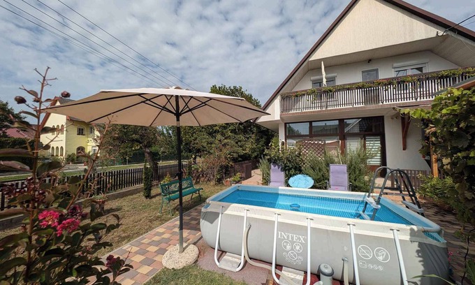 Balatonboglar Apartment | Cozy Holiday Apartment with WiFi, Pool & Spa Amenities