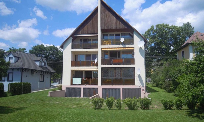 Balatonfured Apartment | Holiday apartment centrally located with view onto Lake Balaton