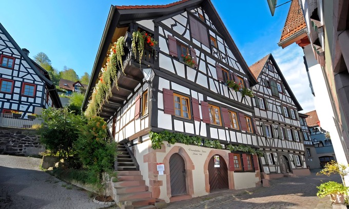 Schiltach Apartment | Holiday Apartment 'Im Strumpfweberhaus' with Private Terrace and Wi-Fi