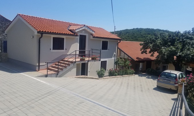 Golovik Apartment | Secluded Holiday Apartment with Spa and Family Amenities