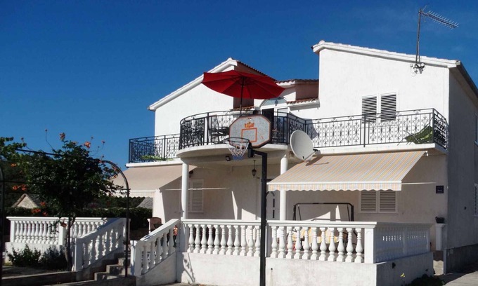 Primosten Burnji Apartment | Idyllic Holiday Apartment with Ocean View and Spa