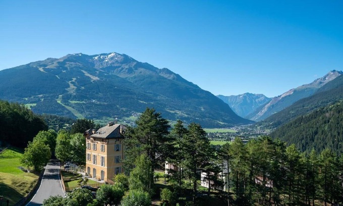 Premadio Apartment | Cozy Holiday Apartment Isolaccia for 1-4 Guests with Amenities