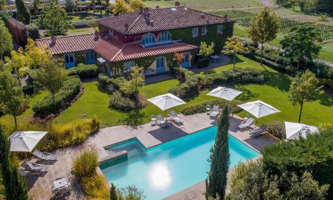 Arezzo Other | Cozy Farmhouse Apartment in Arezzo with Pool & Breakfast