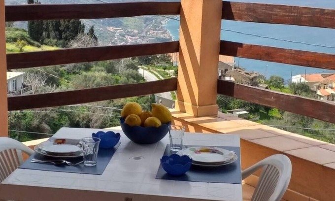 Santo Stefano Apartment | Cozy Holiday Apartment in Gioiosa Marea for Couples