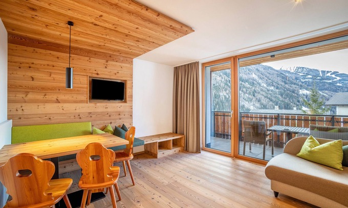 San Giacomo Apartment | Relaxing Holiday Apartment "Stoana 4-2" with Wellness Escape