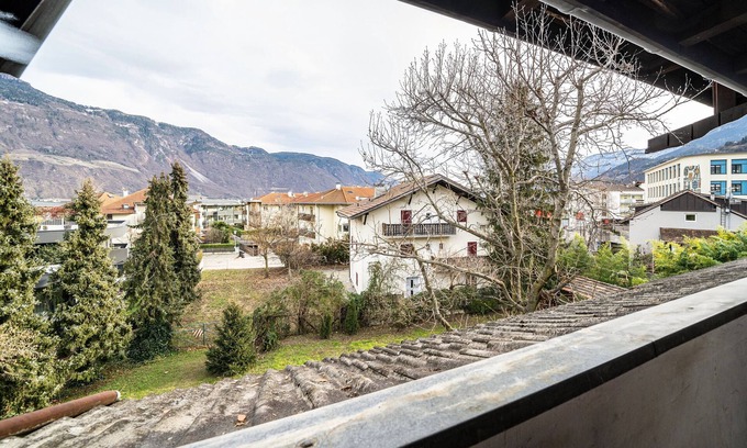 Lana Apartment | Beautiful Apartment 'Jörg' with Mountain View & Pool Access