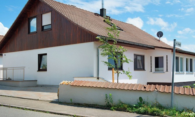 Illmensee Apartment | Holiday Apartment "Jules" with Private Terrace and Wi-Fi