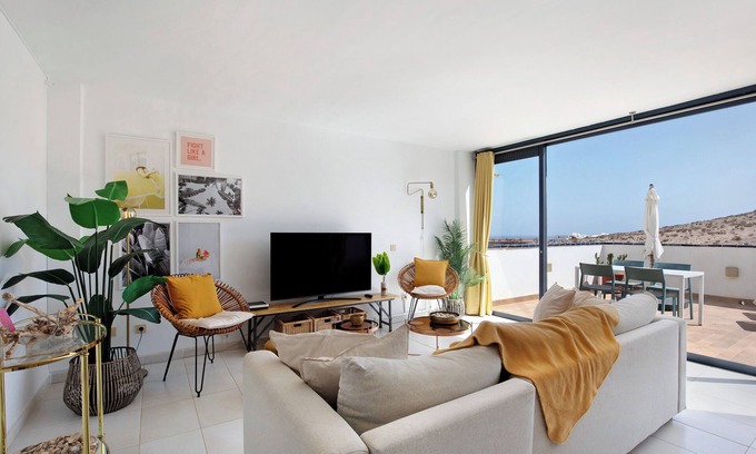 Bahia Calma Apartment | Sea View Apartment "Las Vistas Mit Meerblick" with Terrace