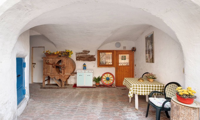 Fondo Apartment | Relaxing Holiday Apartment 'La Tavernetta' with Garden & Views