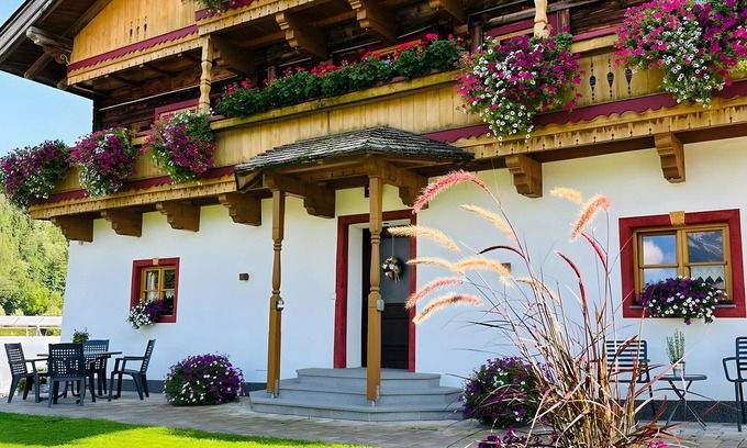 Maria Alm am Steinernen Meer Apartment | Mountain View Holiday Apartment "Langeck" with Balcony
