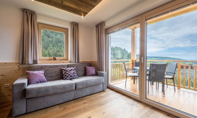 Verano Apartment | Mountain View Holiday Apartment "Lavendel" with Sauna & Wi-Fi
