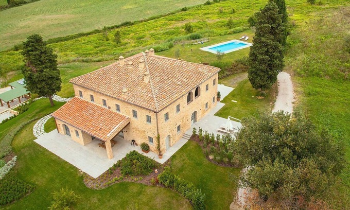 Castelfalfi Apartment | Cozy Holiday Apartment in Montaione with Pool & Kitchen