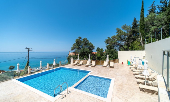Agios Gordios Apartment | Elegant Holiday Apartment "Mazis Deluxe" with Sea View & Balcony
