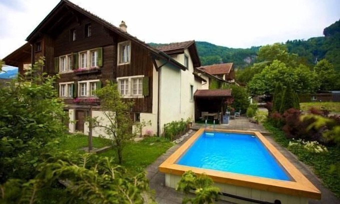 Meiringen Apartment | Cozy Holiday Apartment in Meiringen with Pool & Kitchen