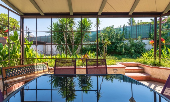 Brucoli Apartment | Cozy Holiday Apartment 'Mezza Trinacria' with Garden Oasis