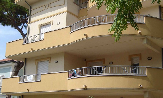 Alba Apartment | Air-Conditioned Holiday Apartment with Oceanfront Views