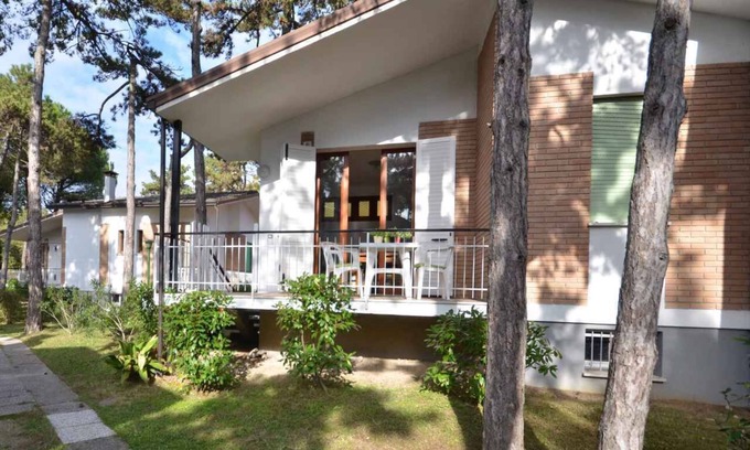Lignano Pineta Apartment | Beachfront Holiday Apartment with Private Garage & Spa