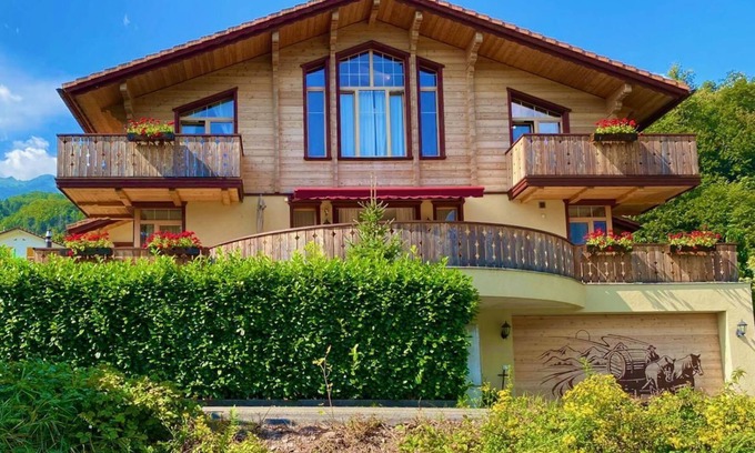 Quarten Ski Chalet | Comfortable Holiday Apartment Mols for Families with Pool