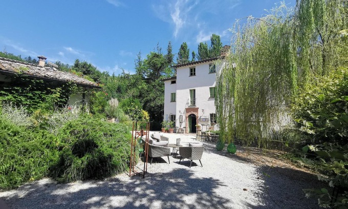 Montone Apartment | Cozy Montone Apartment for 2 with Pool and Breakfast