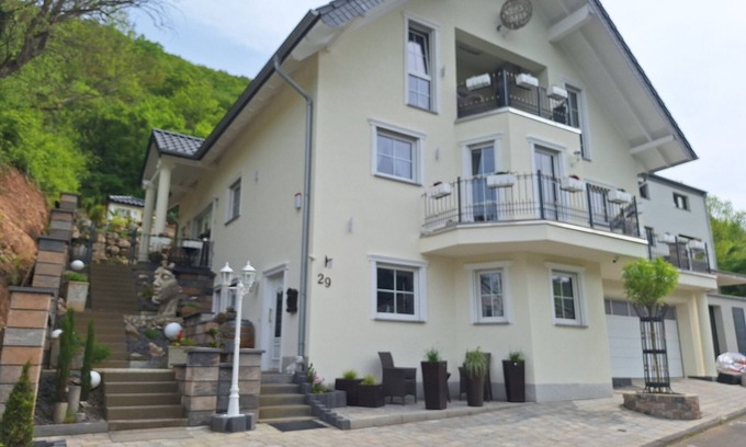 Kurrenberg Apartment | Mountain View Apartment 'Burgblick' with Private Terrace