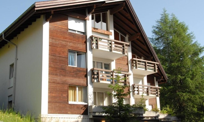 Murren Apartment | Stunning Holiday Apartment Mürren for 6 with Breakfast