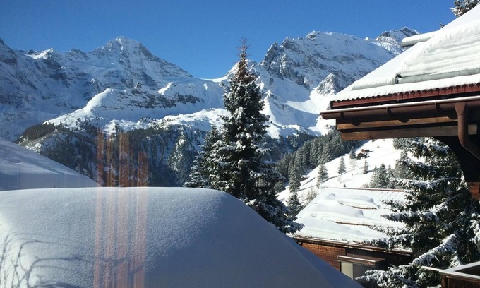 Murren Ski Chalet | Cozy Holiday Apartment in Mürren for 4 Guests