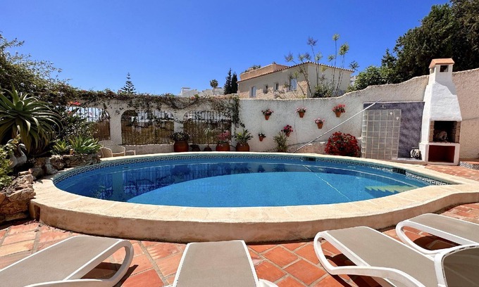 Chimenea Apartment | Cozy Holiday Apartment in Nerja with Pool for 4 Guests