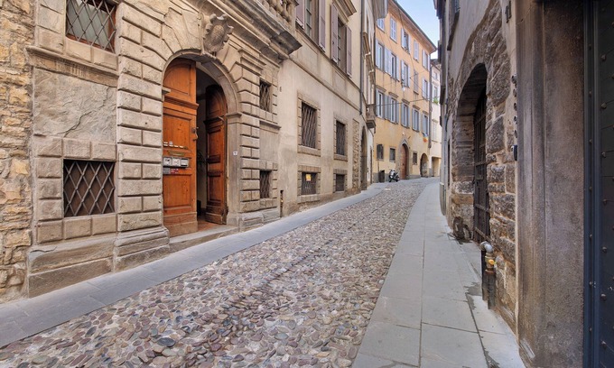 Citta Alta Apartment | Stylish Penthouse in Città Alta, Bergamo with Wi-Fi