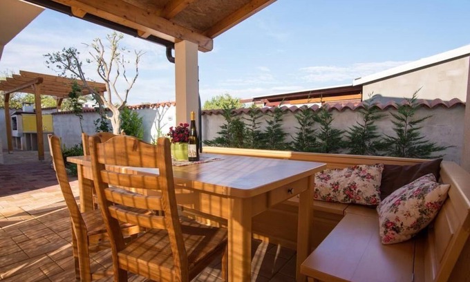 Peroj Apartment | Family-Friendly Peroj Apartment with Kitchen & Pet Amenities