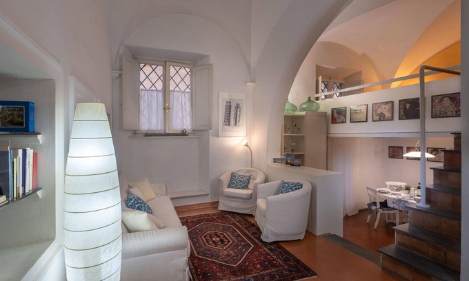 Pisa City Centre Apartment | Cozy Holiday Apartment in Pisa for 2-4 Guests